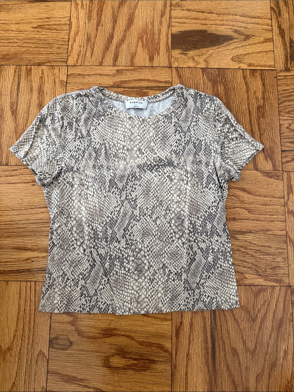 Babaton Snake-Print Short Sleeve Tee in Beige and Gray